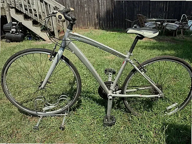 Diamondback Clarity Hybrid Bike 700C – Shimano Altus – Needs Front Tube